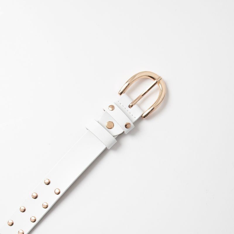 Skinnbelte med nagler - hvit