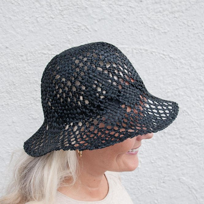 Hovedbilde Luftig solhatt i flettet papirstrå, svart