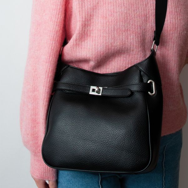 Hovedbilde GRY - svart veske i imitert skinn med sølvfarget ...