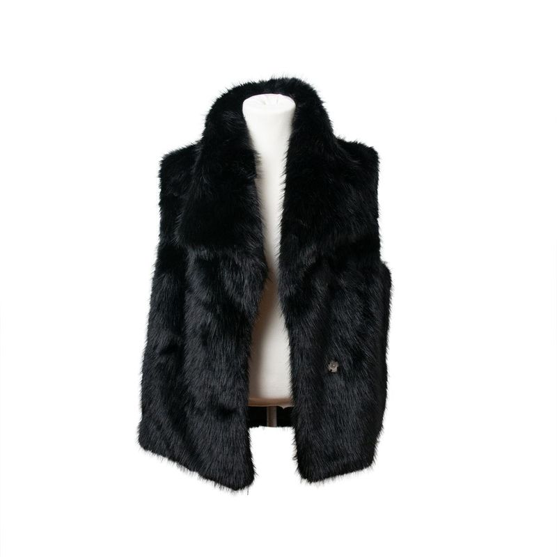 Svart väst med stor krage i fuskpäls – elegant och mjuk i 100 % polyester