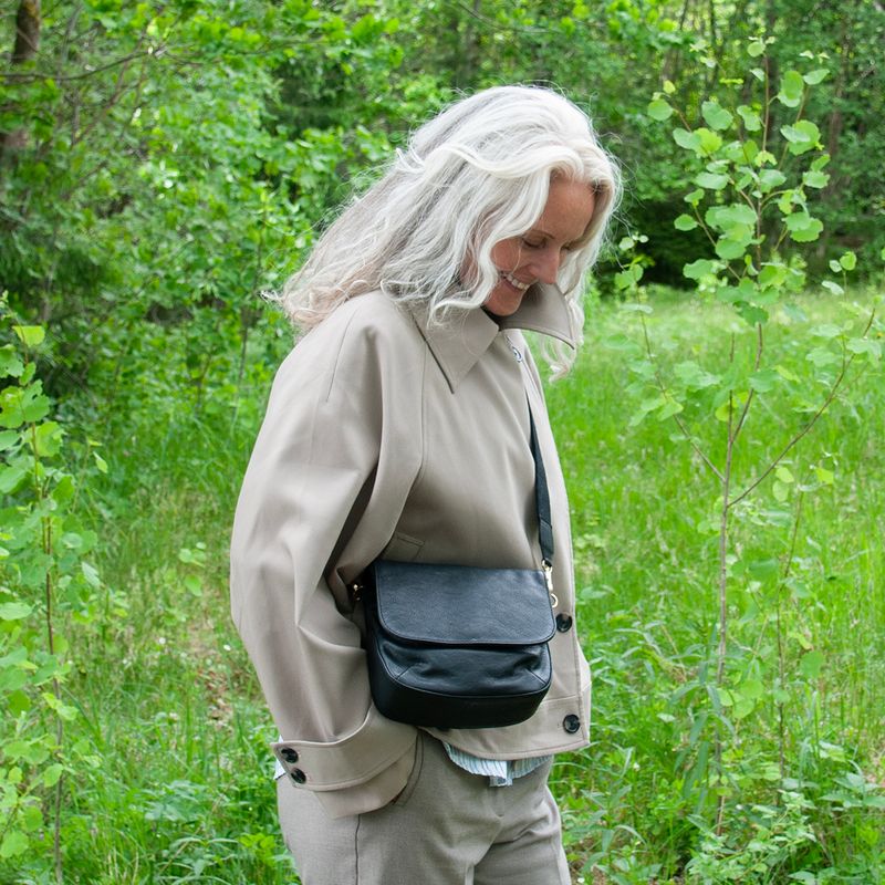 LEXI clutch i skinn - svart