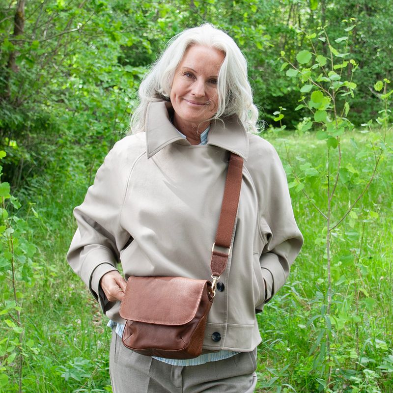 LEXI clutch i skinn - brun