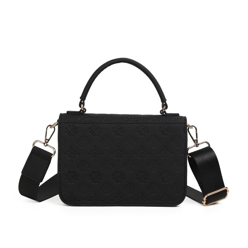 Hillevi clutch svart - elegant veske i imitert skinn med gullfargede detaljer