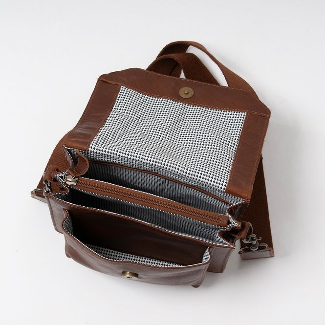 Hovedbilde LOLA skinnclutch med flip - brun