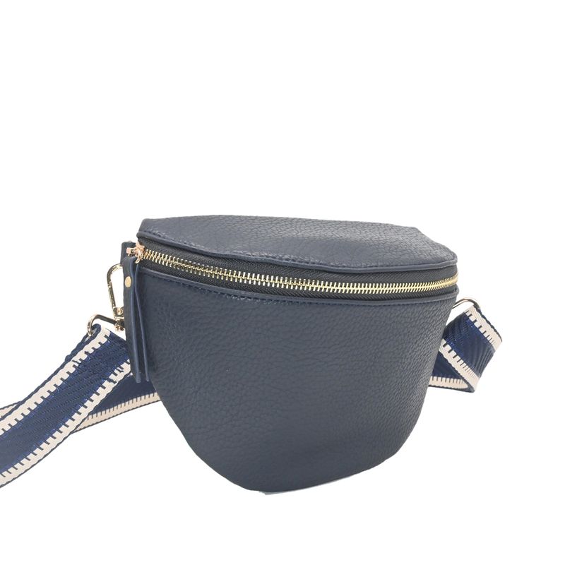 PEPPER bumbag med mønstret rem - marine