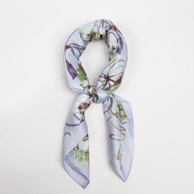 Huvudbild Blommig scarf 70x70 cm – romantisk och ...