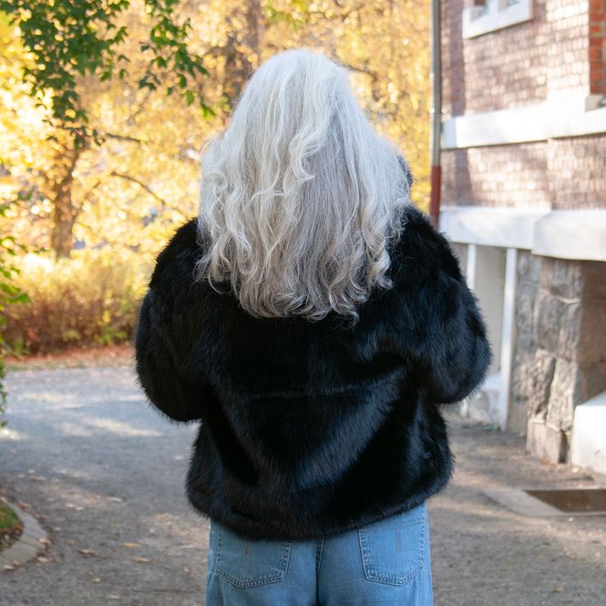 Hovedbilde Fuskpels jakke med stor krage svart
