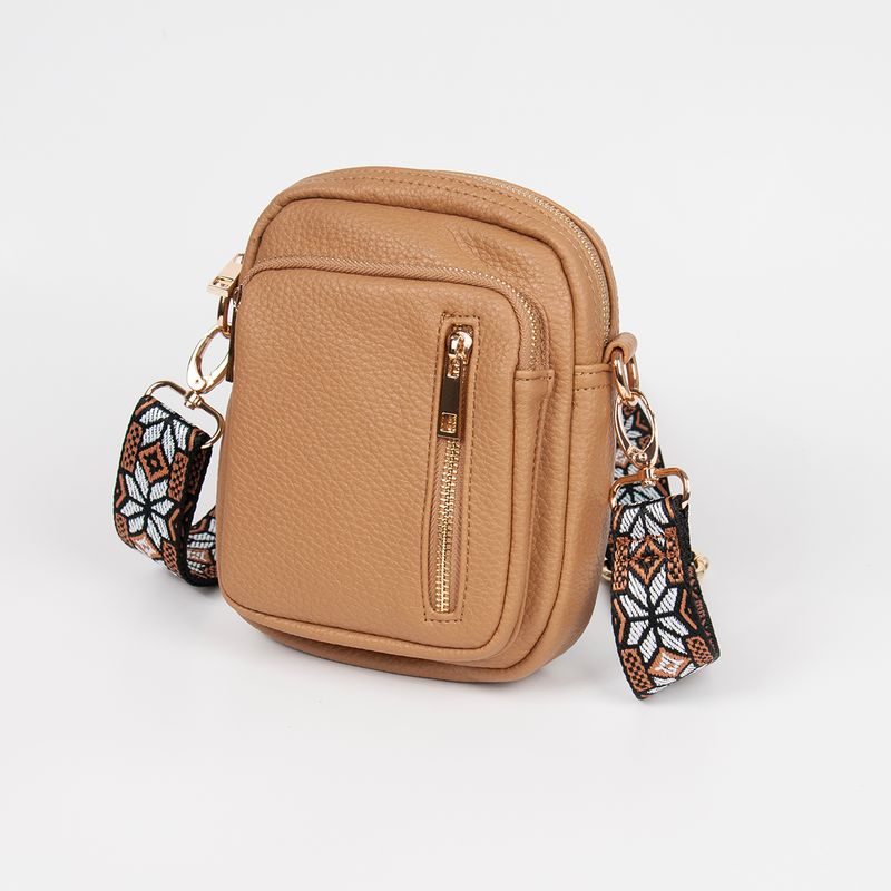 LEVI citybag med mønstret rem - cognac