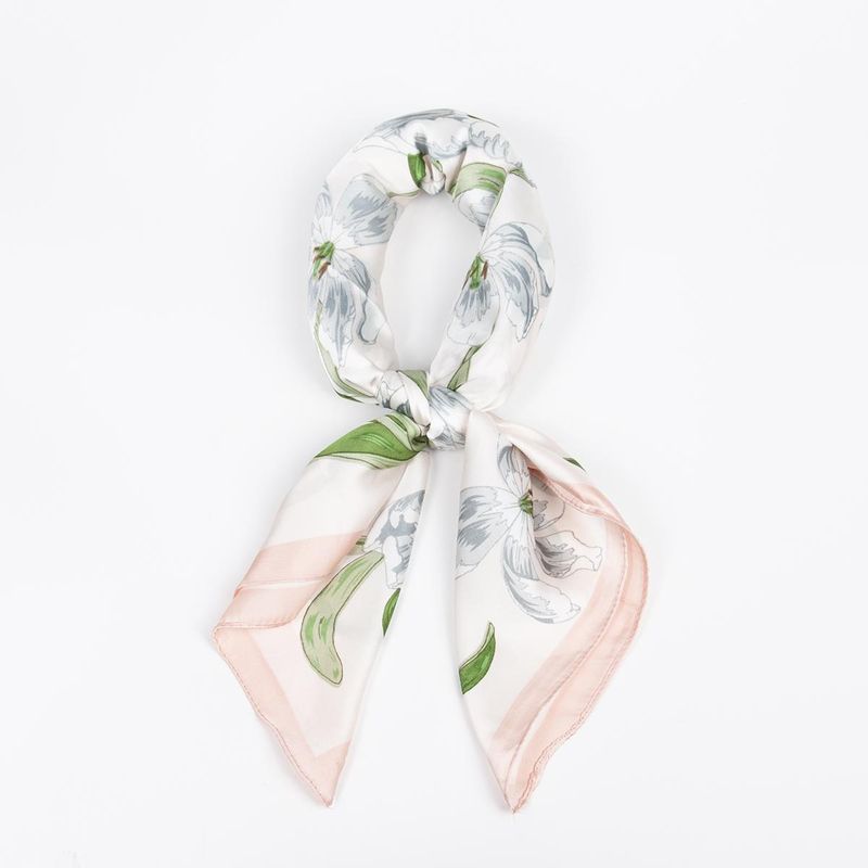 Lite skjerf hvitt med blomster og rosa kant 70x70 cm